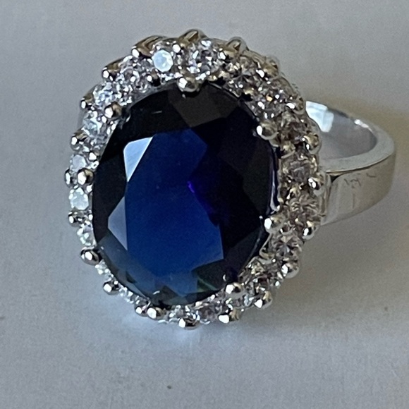 Blue Quartz & White Topaz Cocktail Ring - Picture 3 of 10